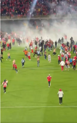 Nuevas imágenes muestran los incidentes entre hinchas de Santa Fe y América en El Campín